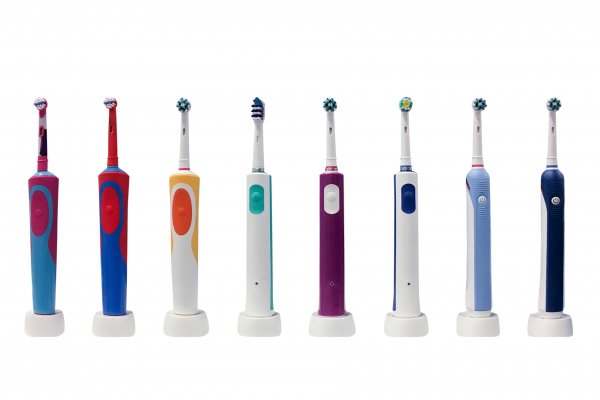 Electric toothbrushes with featuers